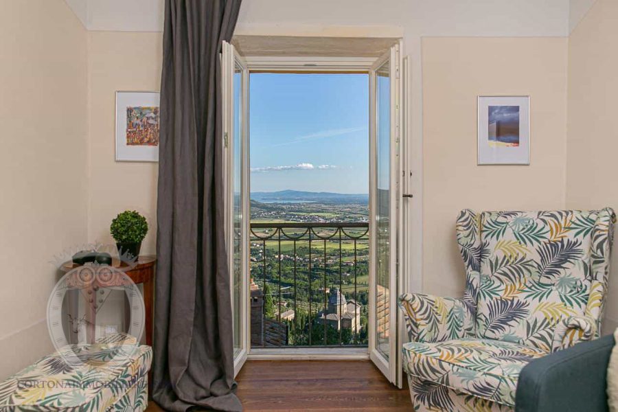 Newly renovated apartment in Cortona