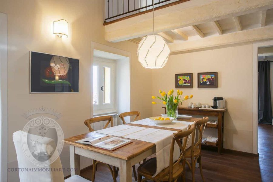 Newly renovated apartment in Cortona