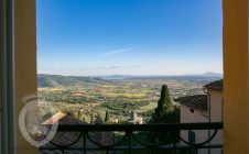 Newly renovated apartment in Cortona