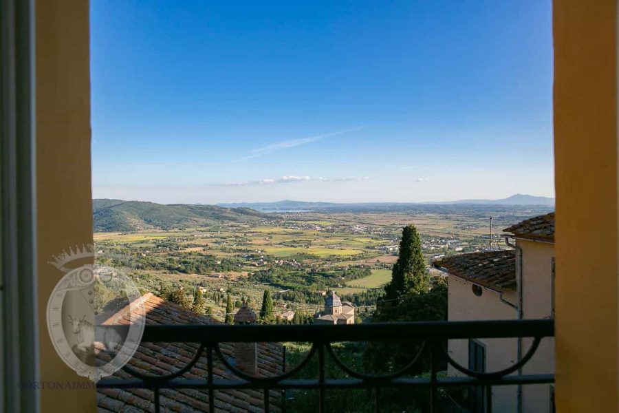 Newly renovated apartment in Cortona