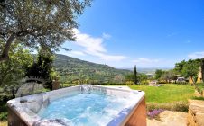 Casale Tornavento farmhouse with a view