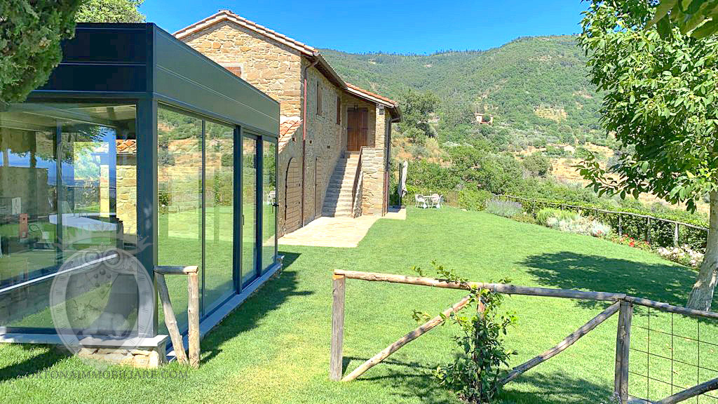 Casale Tornavento farmhouse with a view