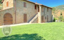 Casale Tornavento farmhouse with a view