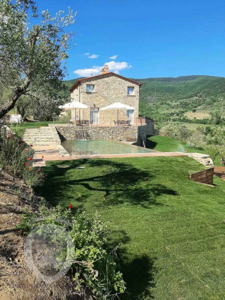 Casale Il Tramonto, 26,000 m2 of land, 340 m2 surface area on 4 floors, with garage, garden, terrace, 6 bedrooms, 6 bathrooms, panoramic swimming pool.