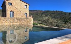 Casale Il Tramonto, 26,000 m2 of land, 340 m2 surface area on 4 floors, with garage, garden, terrace, 6 bedrooms, 6 bathrooms, panoramic swimming pool.