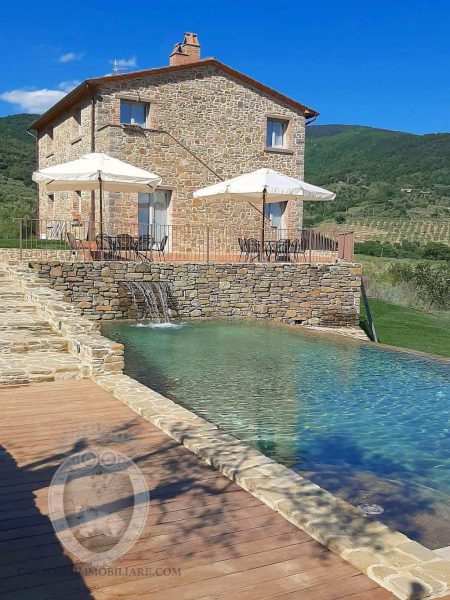 Casale Il Tramonto, 26,000 m2 of land, 340 m2 surface area on 4 floors, with garage, garden, terrace, 6 bedrooms, 6 bathrooms, panoramic swimming pool.