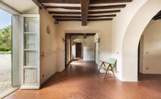 Villa con annessi e terreno