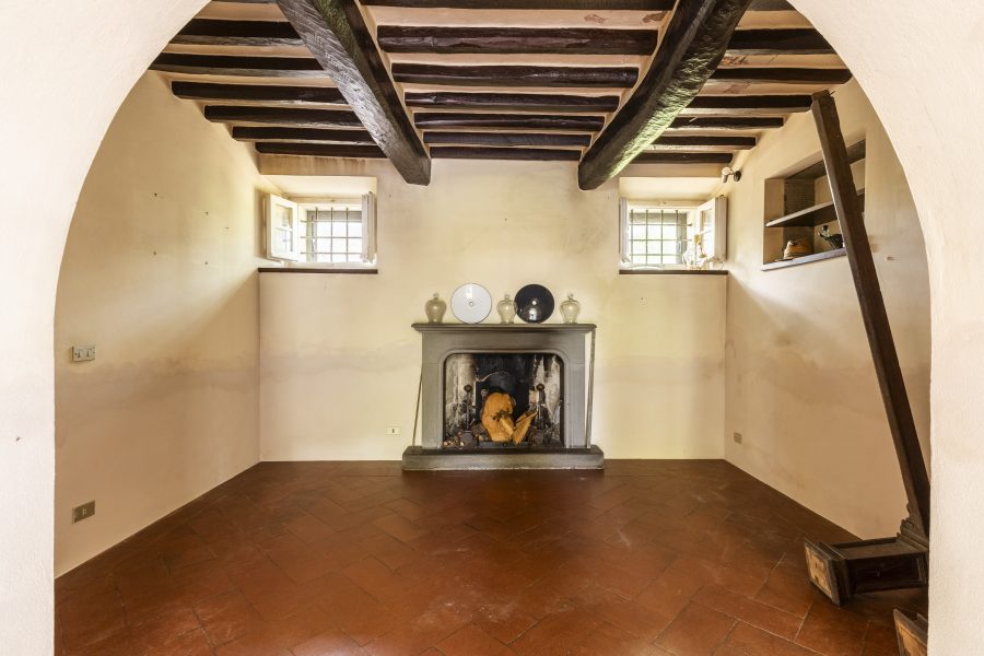 Villa con annessi e terreno