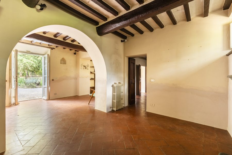 Villa con annessi e terreno