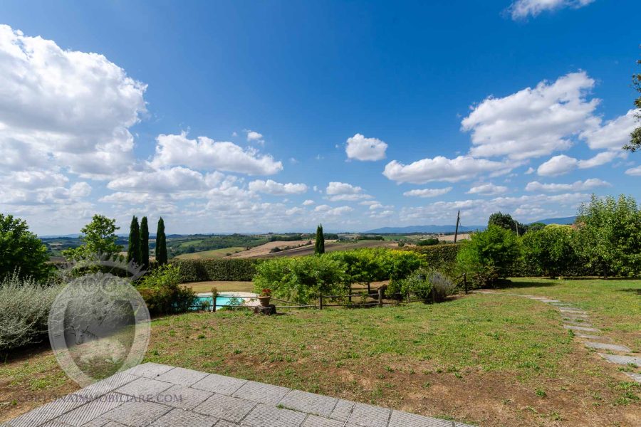 Villa indipendente con piscina e giardino