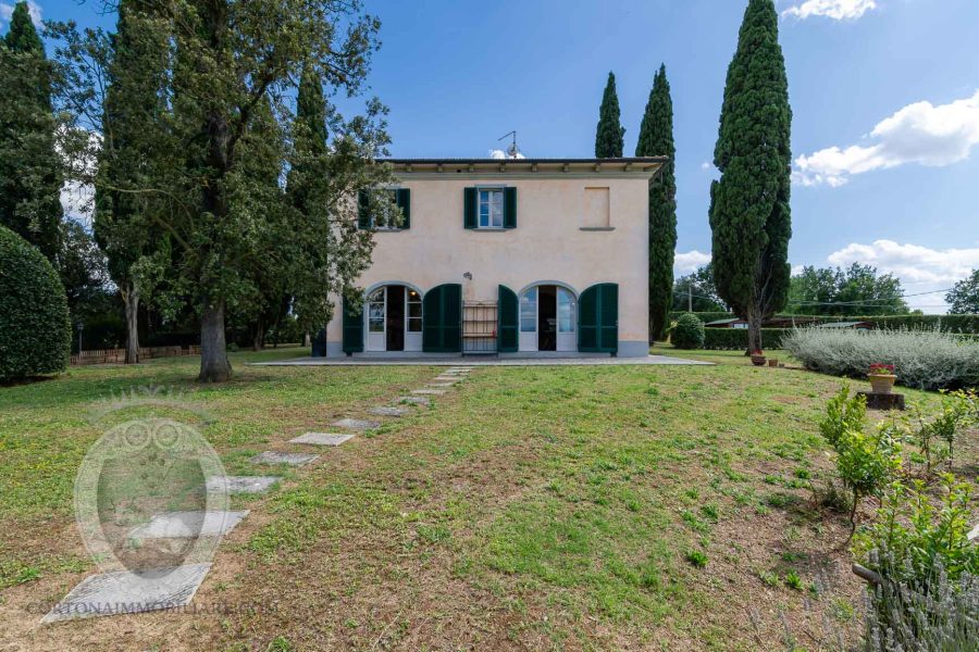 Villa indipendente con piscina e giardino