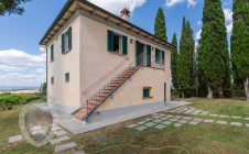 Villa indipendente con piscina e giardino