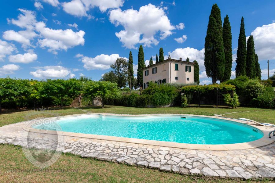 Villa indipendente con piscina e giardino