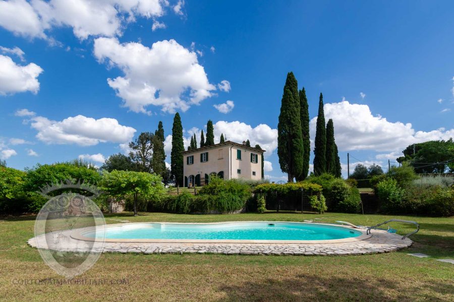 Villa indipendente con piscina e giardino