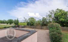 Farmhouse with swimming pool and garden