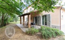 Farmhouse with swimming pool and garden