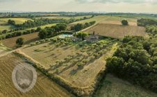 Casale con piscina panoramica