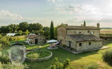 Farmhouse with panoramic swimming pool