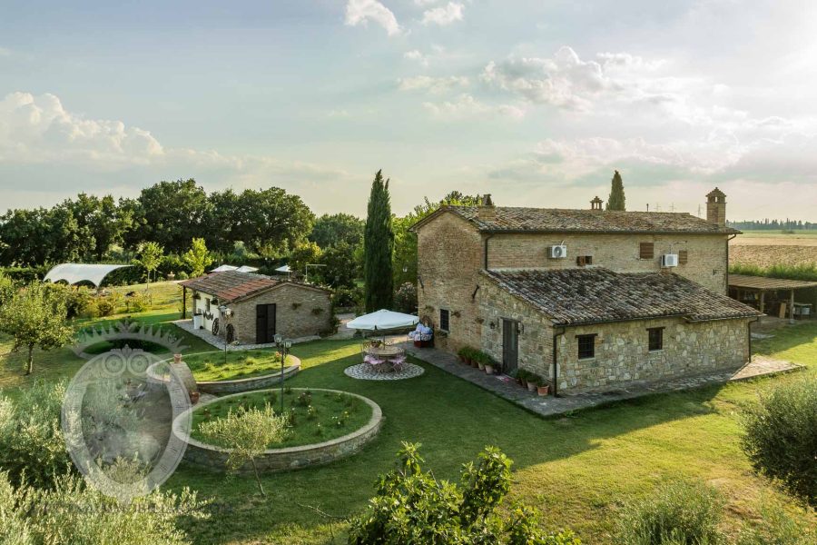 Farmhouse with panoramic swimming pool