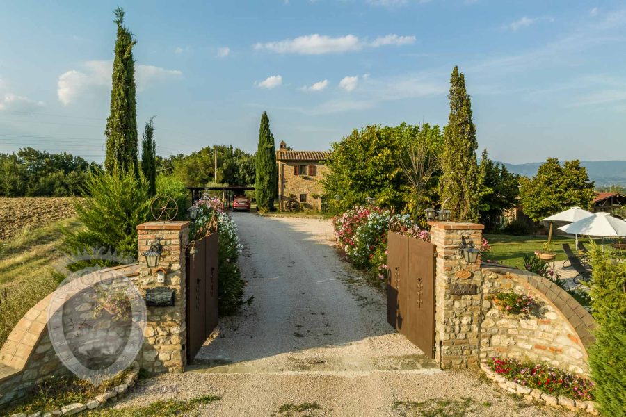 Casale con piscina panoramica