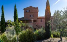 Colonica con giardino e annesso