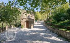 Casale con piscina giardino e terreno