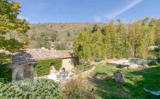 Casale con piscina giardino e terreno