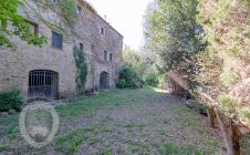 Farmhouse with swimming pool garden and land