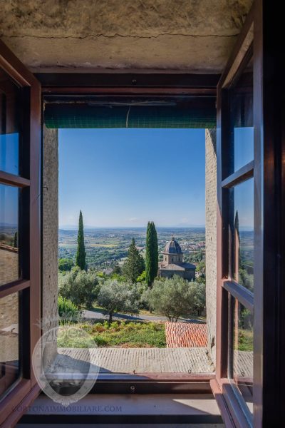 Casale con giardino e dependance