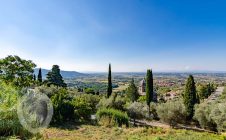 Casale con giardino e dependance