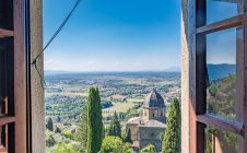 Casale con giardino e dependance