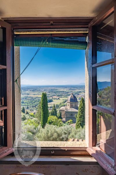 Casale con giardino e dependance