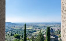 Casale con giardino e dependance