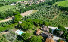 Colonica con Piscine e Giardino