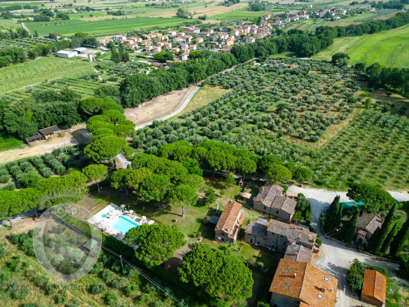 Colonica con Piscine e Giardino