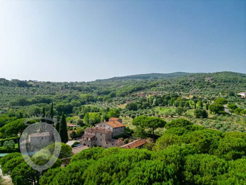 Colonica con Piscine e Giardino