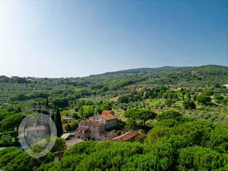 Colonica con Piscine e Giardino