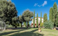 Villa con terreno, piscina e annessi