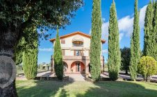 Villa con terreno, piscina e annessi