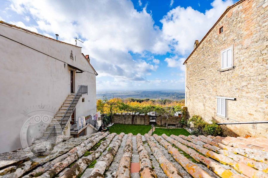 Apartment in the center with a view