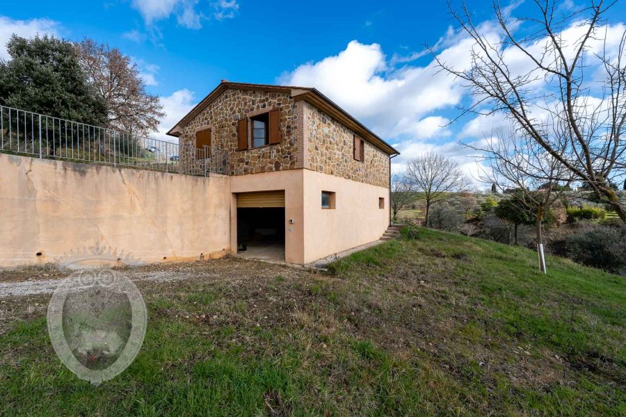 Detached house with forest and olive grove