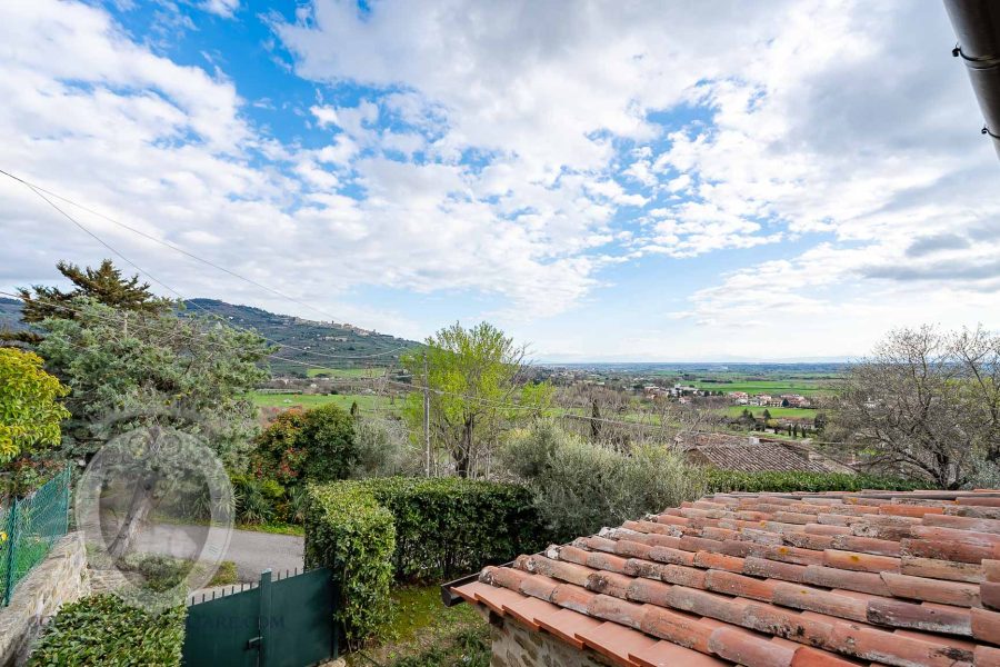 Casale con piscina e giardino