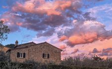 Casale con piscina e giardino