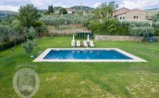 Farmhouse with swimming pool and garden