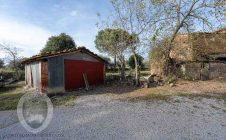 Farmhouse with annexes and land