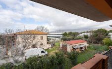 Apartment with garage and garden