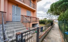 Apartment with garage and garden