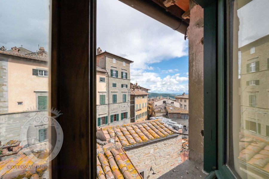 Apartment in the center with a view