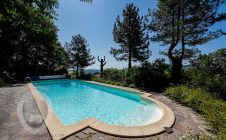 Casale con piscina e giardino
