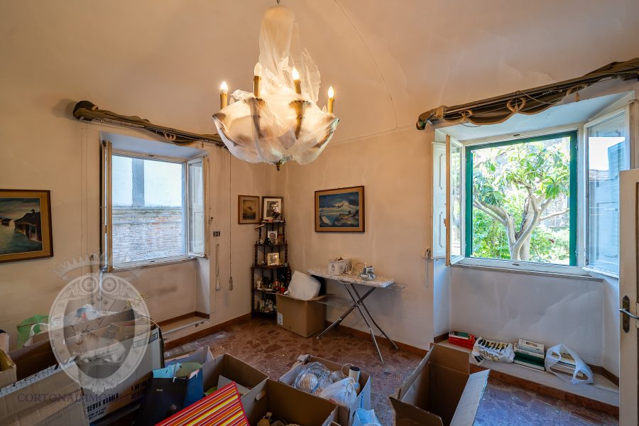 Apartment in the center with garden